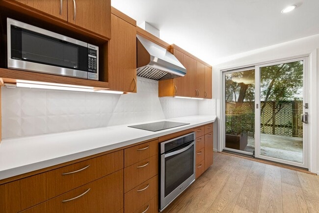 Building Photo - 2121 Laguna St