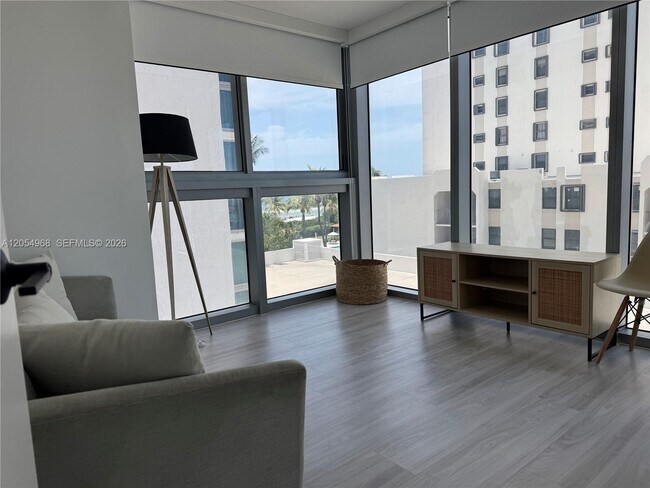 Building Photo - 2655 Collins Ave