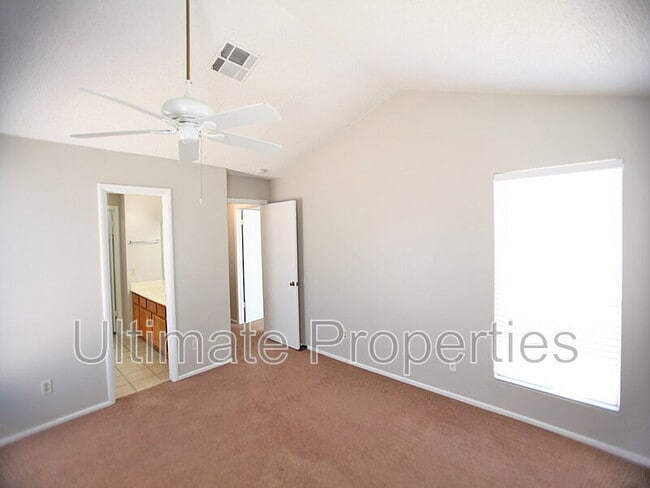 Building Photo - 1803 W Barrow Dr