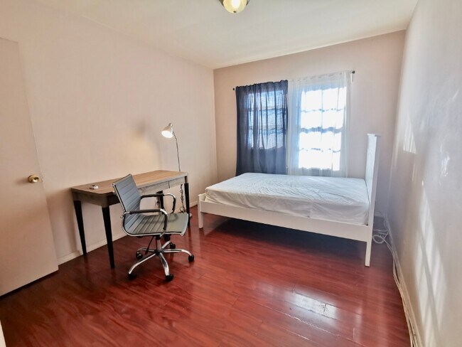 Building Photo - 2020 Cloverfield Blvd