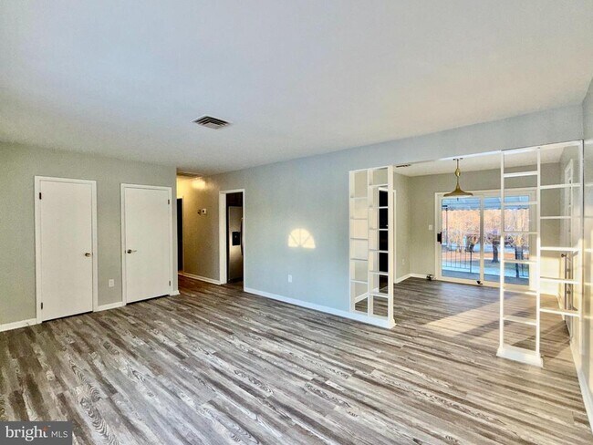 Building Photo - 5233 Kerger Rd