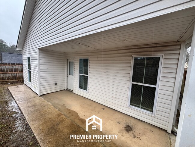 Building Photo - Charming 3BR Home with Vaulted Ceilings, Stainless Steel Kitchen & Fenced Yard in Odenville