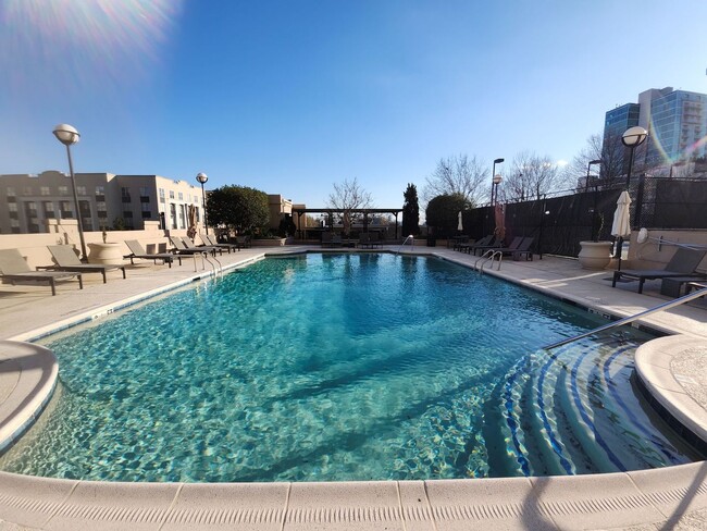 Building Photo - Modern 1BR Condo with Amenities in Prime Buckhead Location