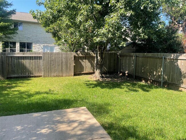 Building Photo - 5639 Taylorcrest Dr