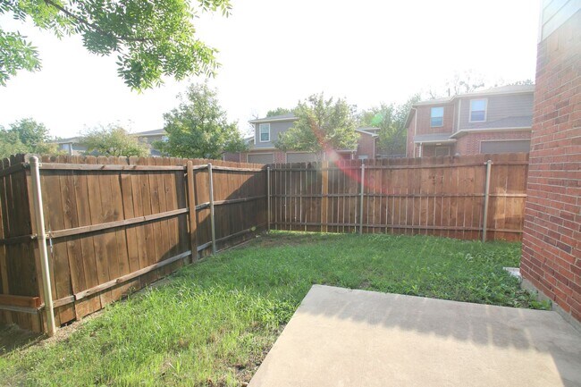 Building Photo - ((Pay NO RENT Until Jan 2026!)) Little Piece of HEAVEN~3/2.5 Home w/ Open GOURMET Kitchen/ ALL Gr...