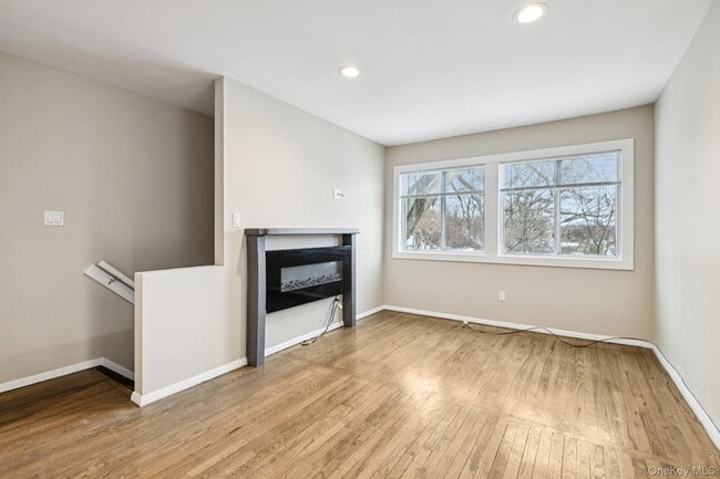 Building Photo - 60 Marwood Rd N