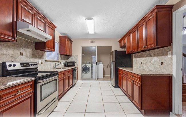 Building Photo - 3823 Suttonford Dr