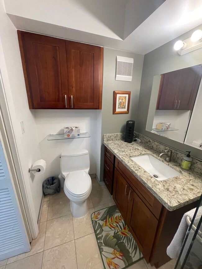 Building Photo - Fully furnished with amazing panoramic views.