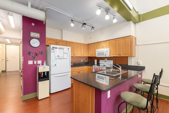 Building Photo - Lofts Oasis #219