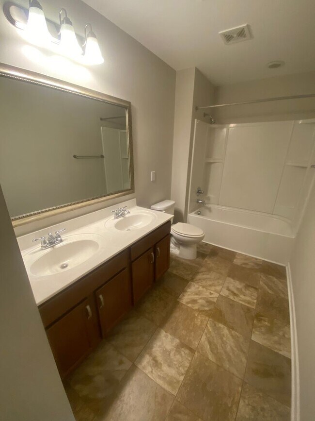 Building Photo - 4 Bedrooms 2.5 Baths in Richmond Hill, Available in 8/10/26!! Located in the sought-after Buckhea...