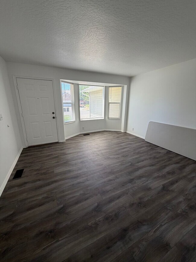 Building Photo - Gorgeous South Jordan Home!!!