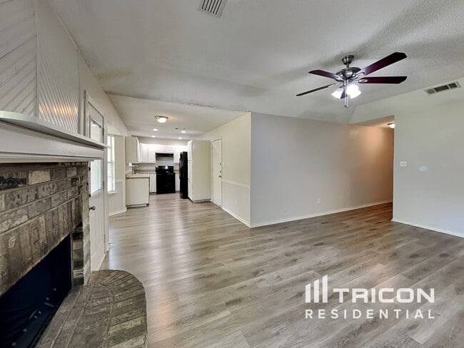 Building Photo - 615 Sherman Dr