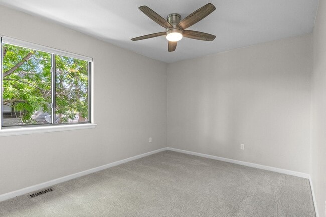 Building Photo - Contemporary Comfort Meets Convenience in ...