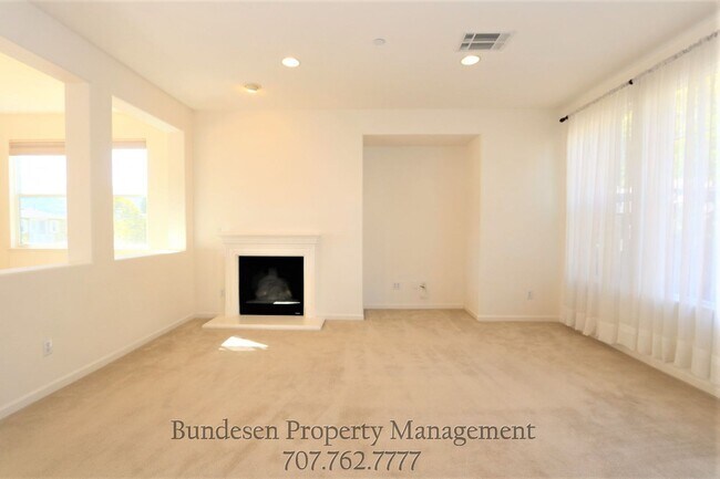 Building Photo - 18 Rowe Ranch Dr