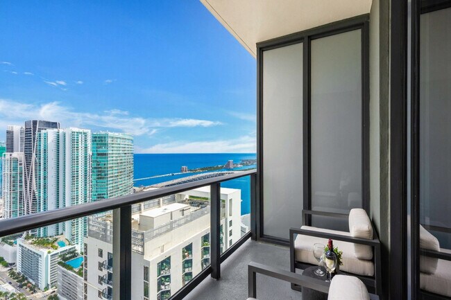 Building Photo - 601 NE 1st Ave