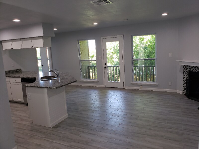 Building Photo - 7576 Windsor Oaks