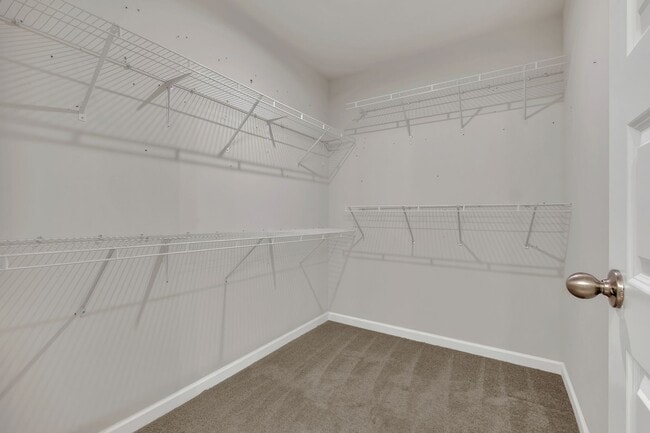 Building Photo - 3 bed/2.5 bath townhome in Tulip Hills wit...