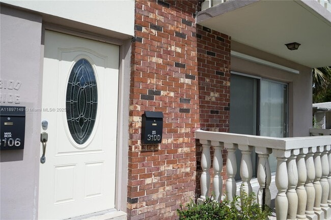 Building Photo - 3100 S Le Jeune Rd