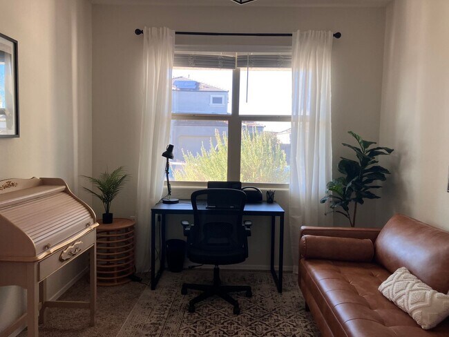 Building Photo - Available as fully furnished or unfurnished! Great Price!!