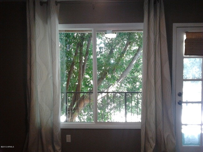 Building Photo - 1302 E Maryland Ave