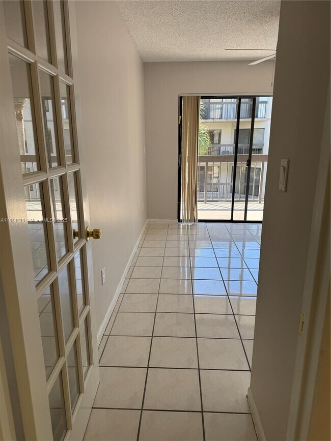 Building Photo - 8810 SW 132nd Pl