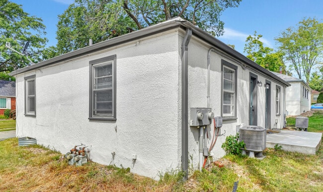 Building Photo - 1350 S 35th St