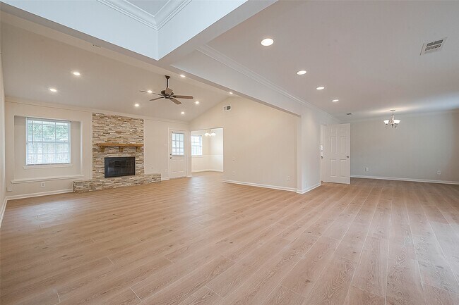 Building Photo - 10306 Bob White Dr