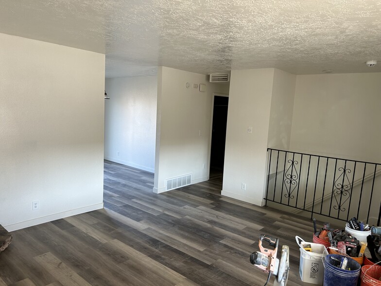 Building Photo - 5156 W Highwood Dr