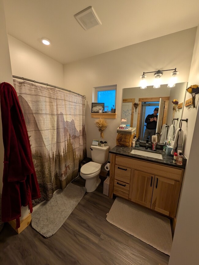 Building Photo - 609 Oregon St