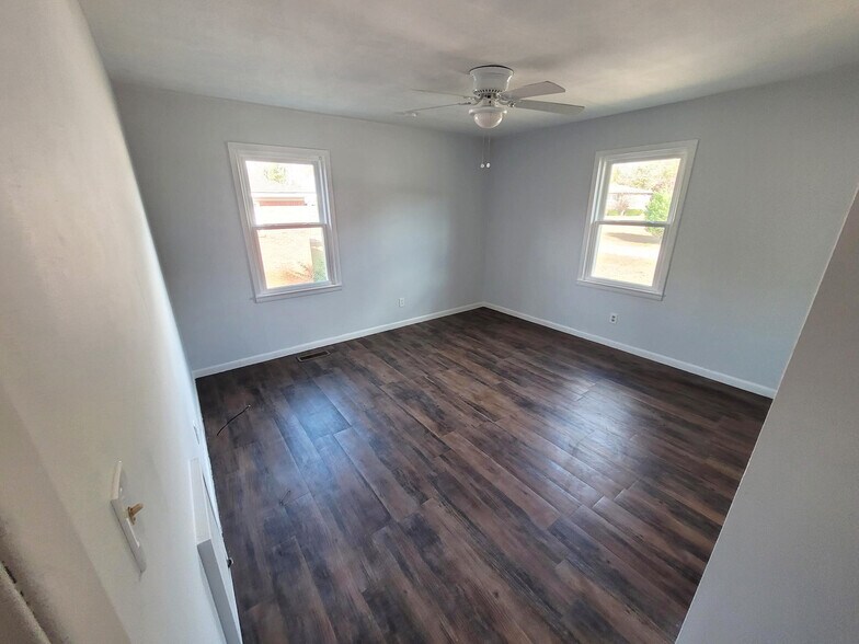 Building Photo - 2201 Windcrest Dr