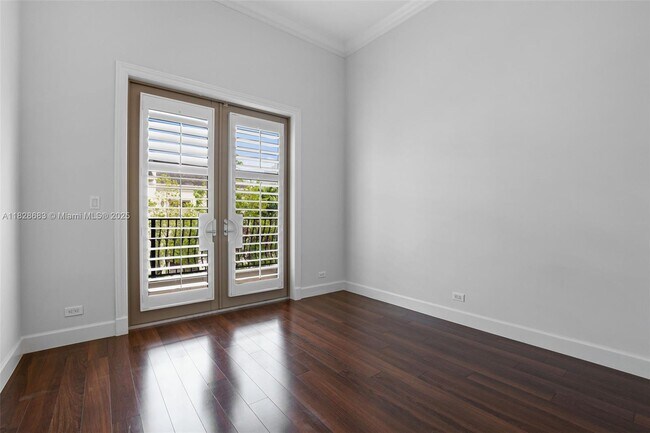 Building Photo - 7530 SW 56th Ct