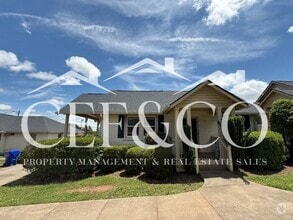 Building Photo - Spacious home now available!