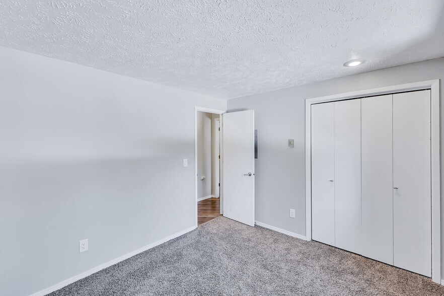 Building Photo - 162 S Coeur Dalene St