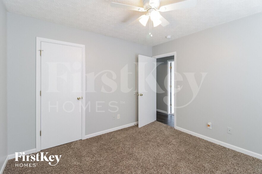 Building Photo - 421 Martin Ave