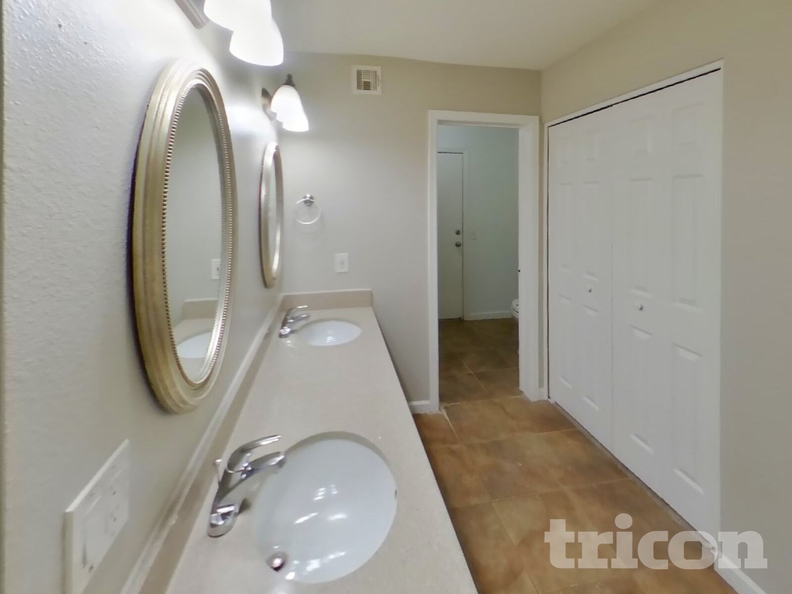 Building Photo - 10044 W Highland Ave