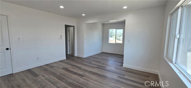 Building Photo - 833 E 92nd St