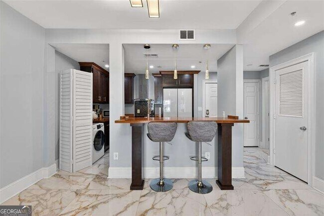 Building Photo - 1074 Peachtree Walk NE