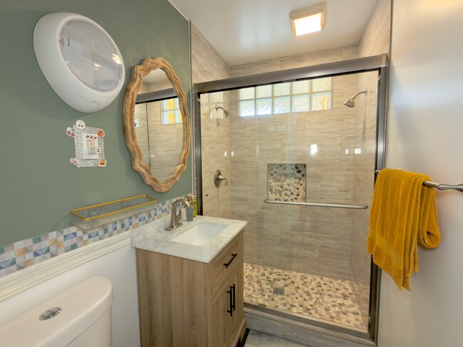 Building Photo - 4504 Moraga Ave