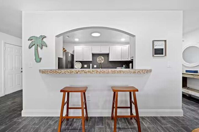 Building Photo - 102 Deleon Rd