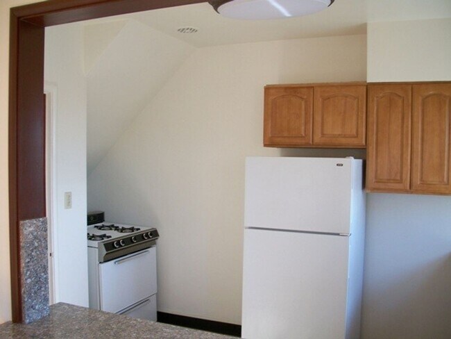 Building Photo - One-bedroom apartment in North Berkeley be...