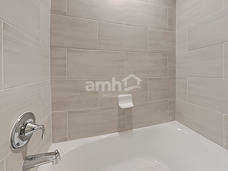 Building Photo - 64 Spruce Point