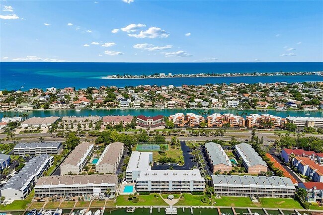 Building Photo - 719 Pinellas Bayway S