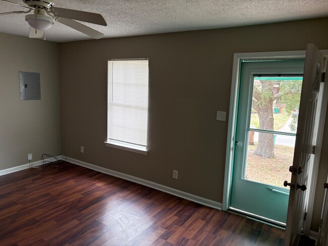 Building Photo - 352 Morton Ave