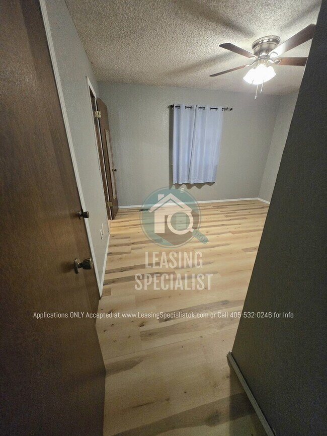Building Photo - Charming Yukon 3 Bed 2 Bath Home