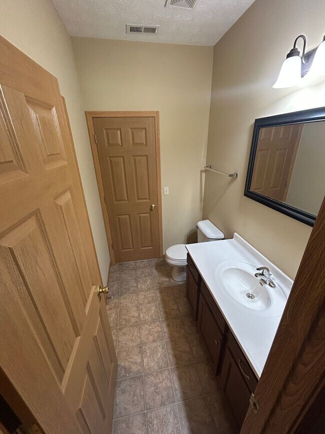 Building Photo - Brick Ranch with 3 Bedrooms, 1.5 Baths, an...