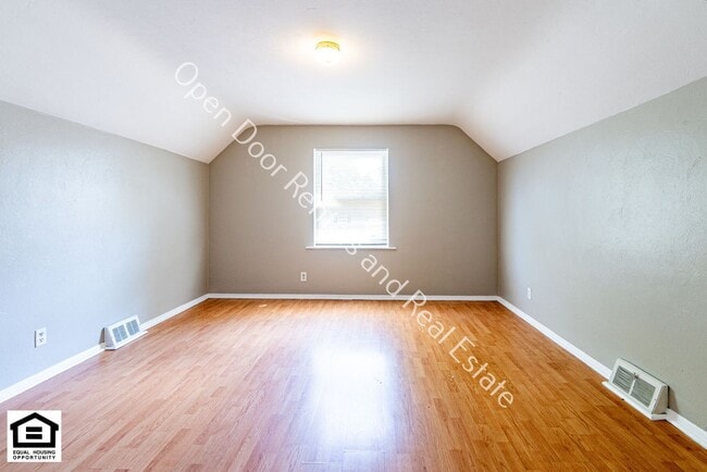 Building Photo - 3112 Thompson Ave