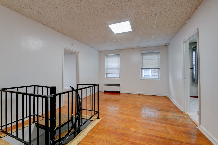 Building Photo - 71 Carmer Ave