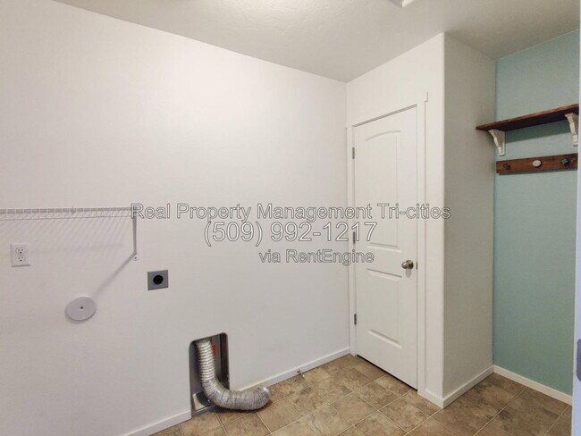 Building Photo - 5825 Sidon Ln