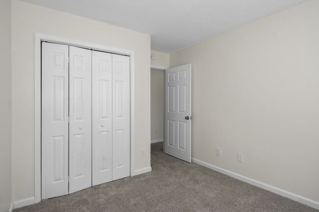 Building Photo - Beautiful Upgraded Townhome!