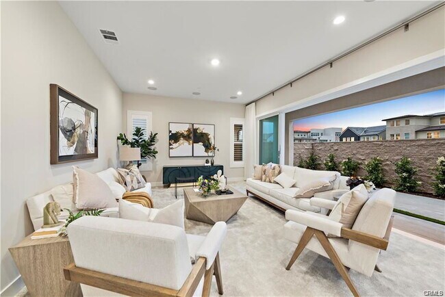 Building Photo - 220 Burwood